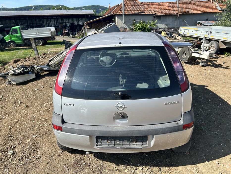 Vand Opel Corsa intreaga sau la dezmembrari motor Z10XE