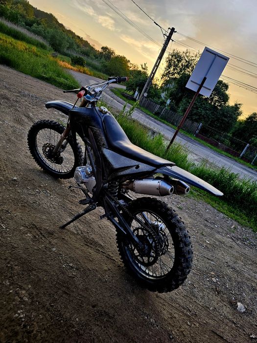 Cross. 250cc. 4T
