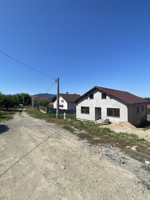 Casă nouă de vânzare