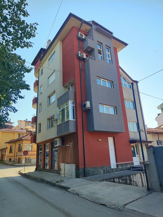 Продава се Тристаен апартамент в Хасково, Училищни - 92 кв.м за 1631 €/кв.м - Снимка #2