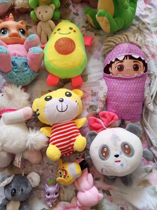 Продам игрушки по 100 тенге за штуку