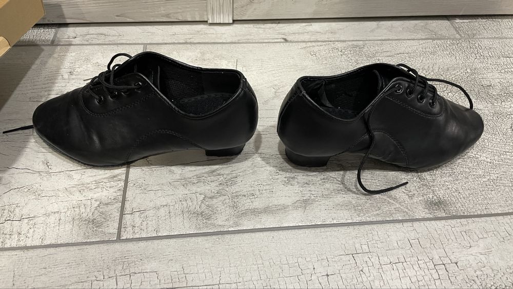 Обувки за латино танци