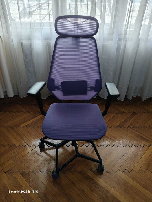 Vand scaun de birou Ikea cu plasa, stare perfecta.