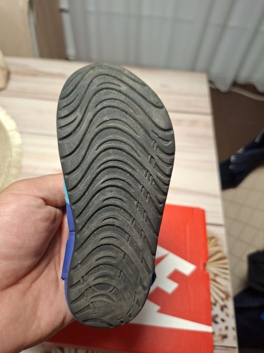 Vand sandale baieti marca Nike marimea 22
