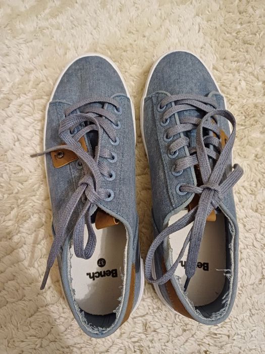 Продаются новые детские кеды