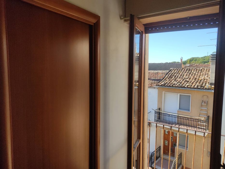 Продавам самостоятелна къща в Италия