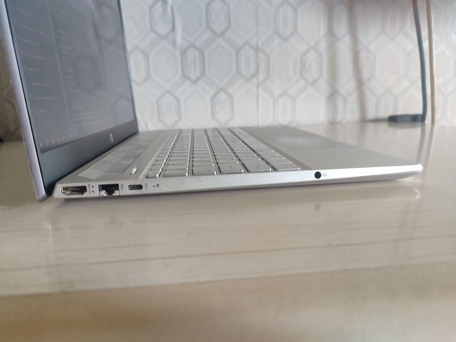 HP Pavilion 15, core i7-8565U