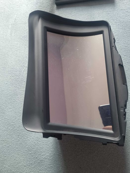 Монитори за задни облегалки на ауди А8 + хедъп дисплей