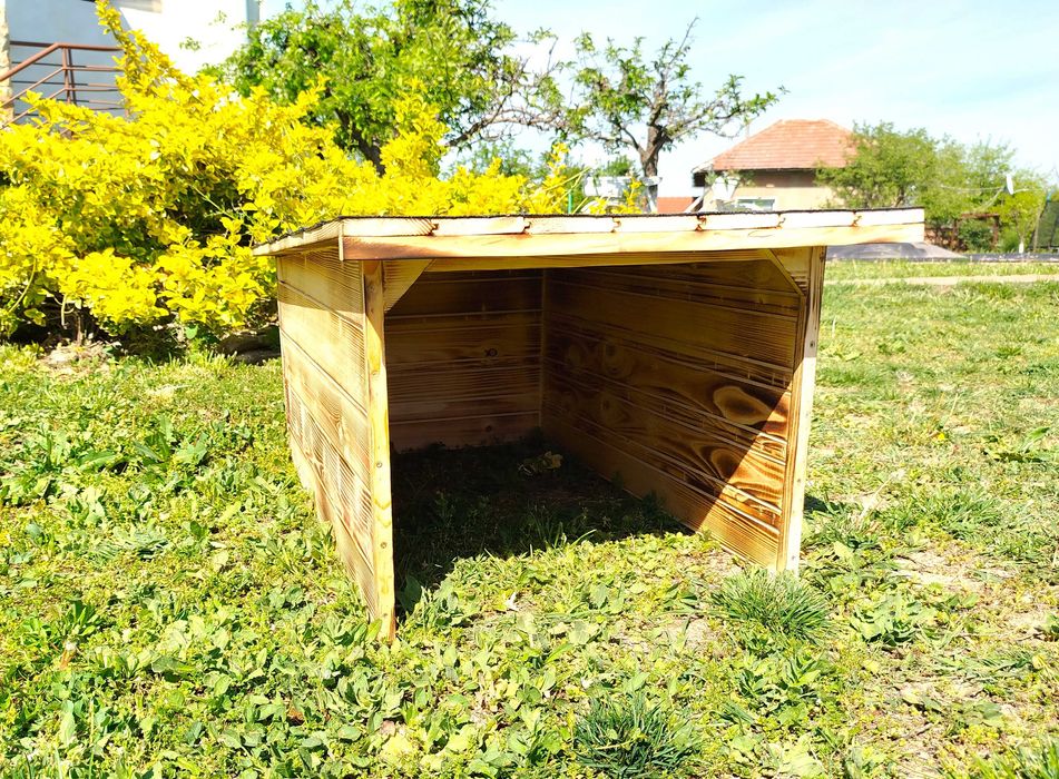 Гараж, навес, къща за косачка робот от дърво