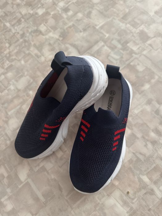 Новая легкая обувь размер 32