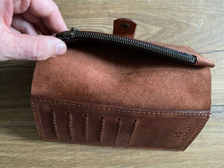 Кожен ръчно изработен портфейл