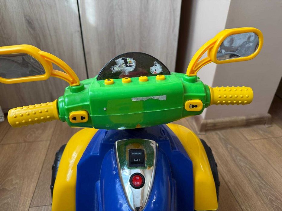 Детска кола с педал на акумулаторна батерия