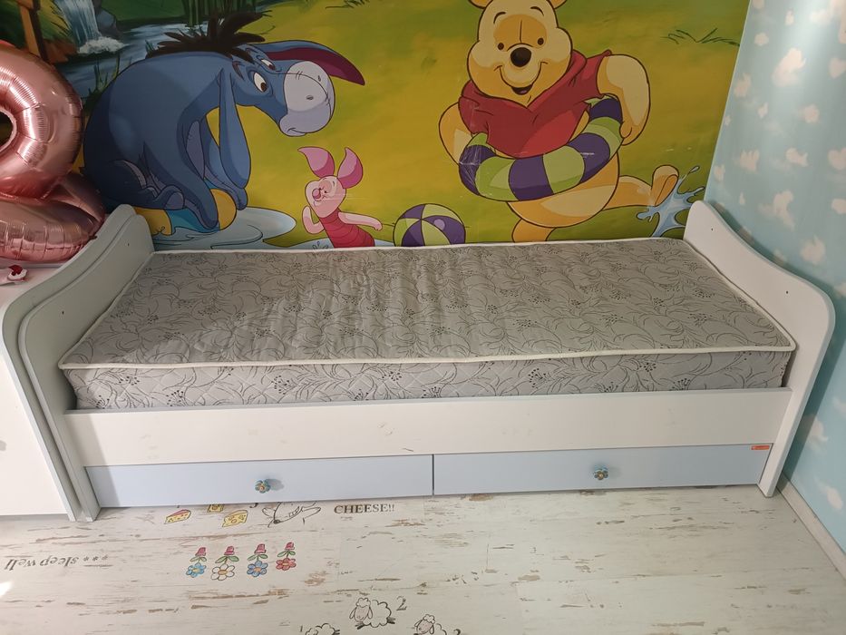 Детско легло,бюро,скрин и голям гардероб