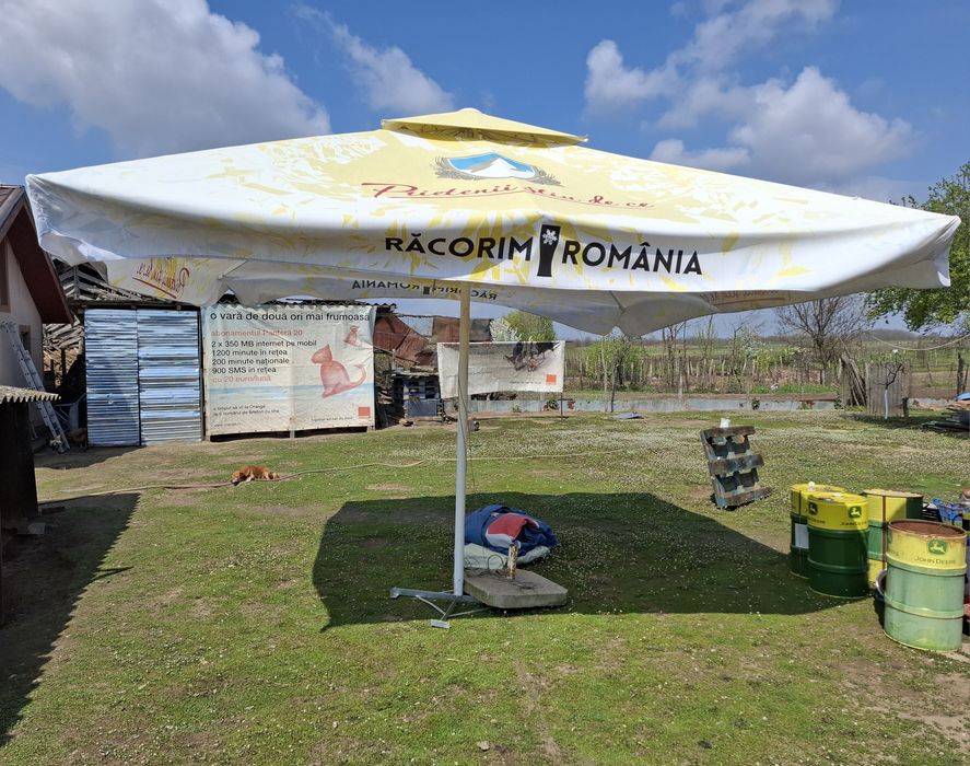 UMBRELĂ pentru curte sau evenimente