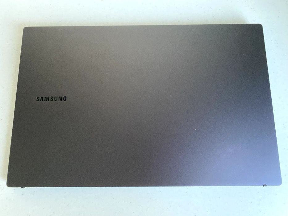 Samsung Galaxy Book3 15.6" | Intel i3-1315U (13th Gen) | 8GB | 256GB SSD | С кутия