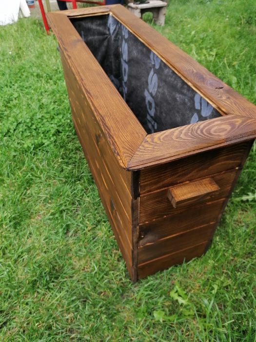 Дървени високи саксии