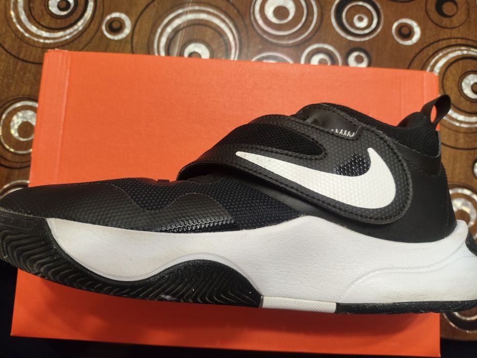 Маратонки NIKE за момче номер 40. Дължина на стелката 25,5 см.