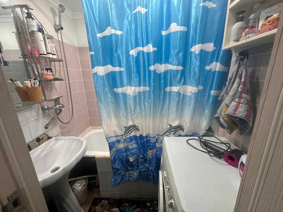 Продается 2 комн квартира гор. Строителей,4