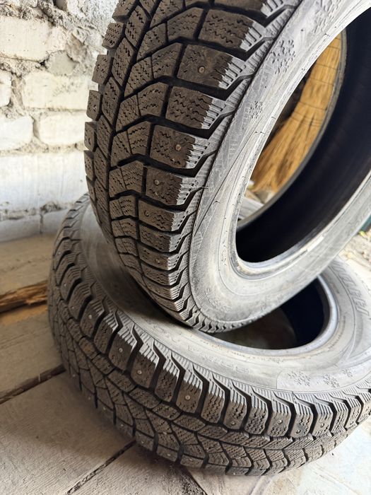 Продам две шины R15 зима