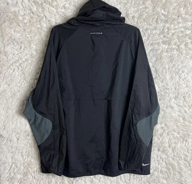 Ветровка Nike Trail