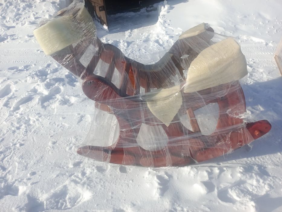 Продаётся стильное деревянное кресло-качалка