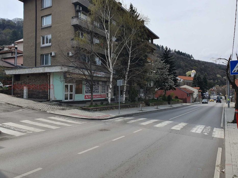 Дава се под наем Магазин в Дупница - 37 кв.м за 204 € - Снимка #1