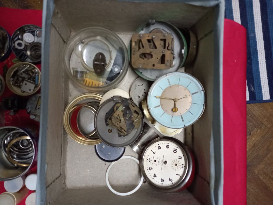 Vând piese ceasuri mecanice vechi