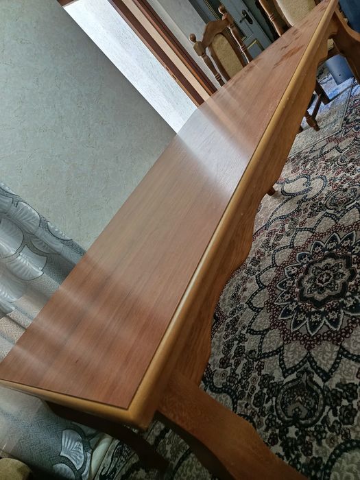 Мягкая мебель и стол. Стул