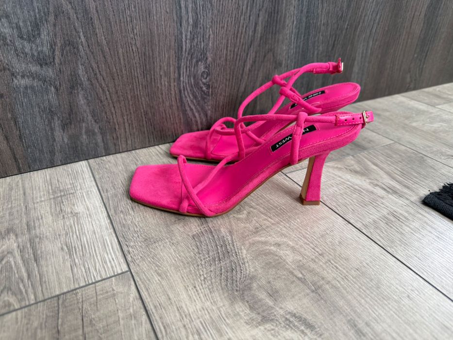 Сандали на ток Nine west