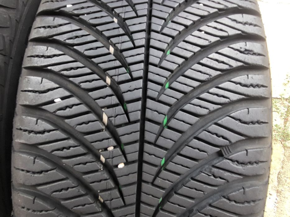 2бр 215/45/16 гудияр много запазени малко карани