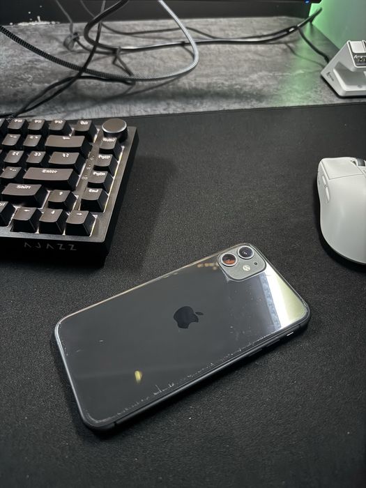 Продам Iphone 11