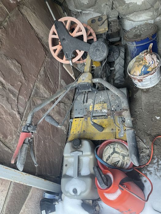 Землекоп срочно продам