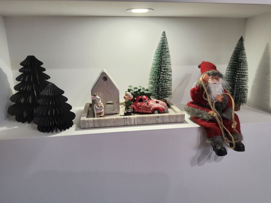Коледни декорации-Дядо Коледа,елхи,керамични фигури