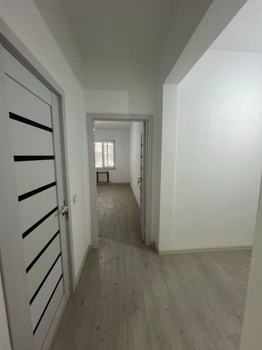 Сергили район Янги Дархонда 2 хонали квартира сотилади