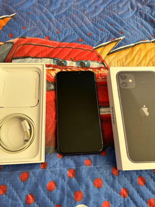 Продавам iphone 11 64GB