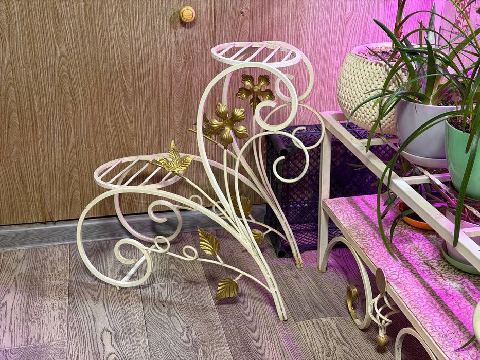 Продаю кованные подставки под цветы (ручная работа)