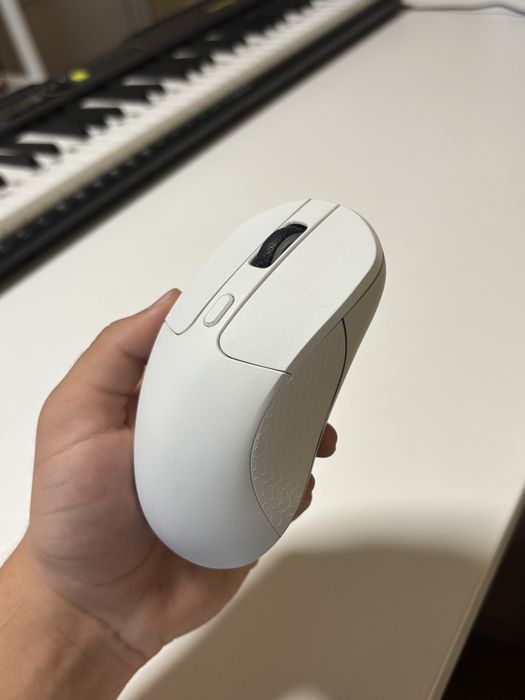 Чисто Нова Keychron m3 white