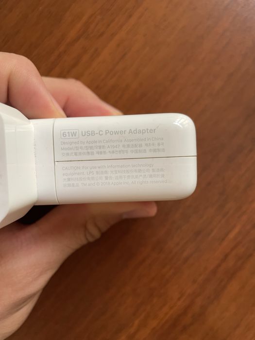Оригинальный адаптер для MacBook