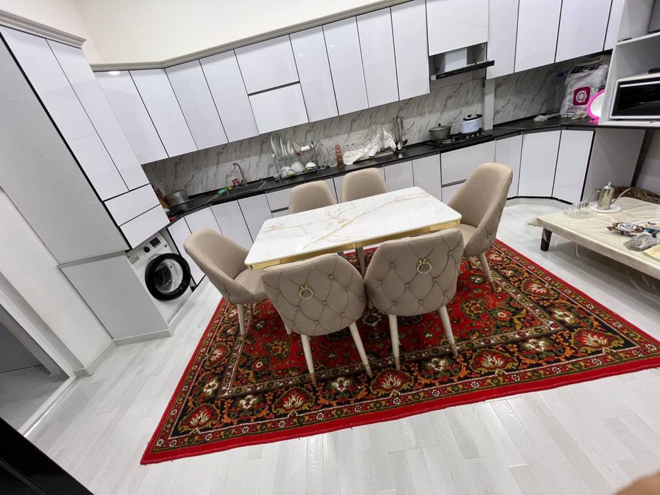 Oshxona uchun stol stullar.  4/1