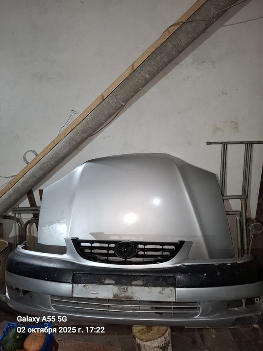 Капот и бампер на тойота авенсис