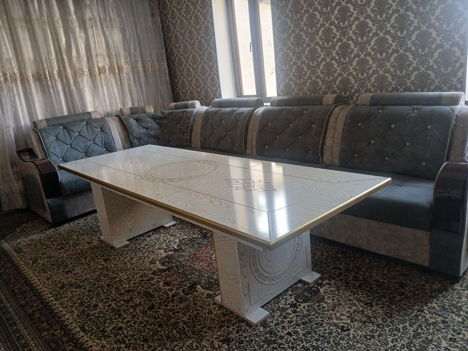 Уголок 4 та пуфиги билан