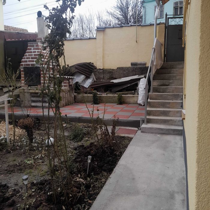 Casa compusă din 6 camere