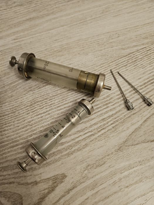 Seringi reutilizabile pentru colecționari