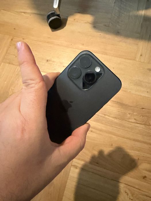 Като нов - Iphone 15 PRO 1TB, 100% батерия и много аксесоари