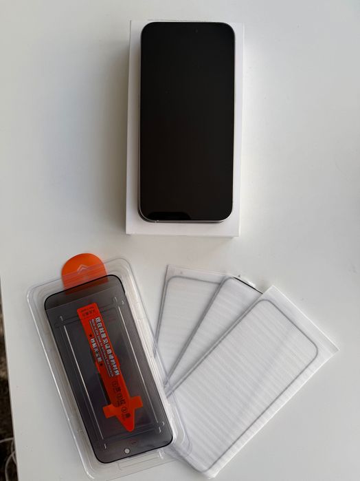 Iphone 15pro max Бял 256gb 1 год. гаранция Батерия на 100% !