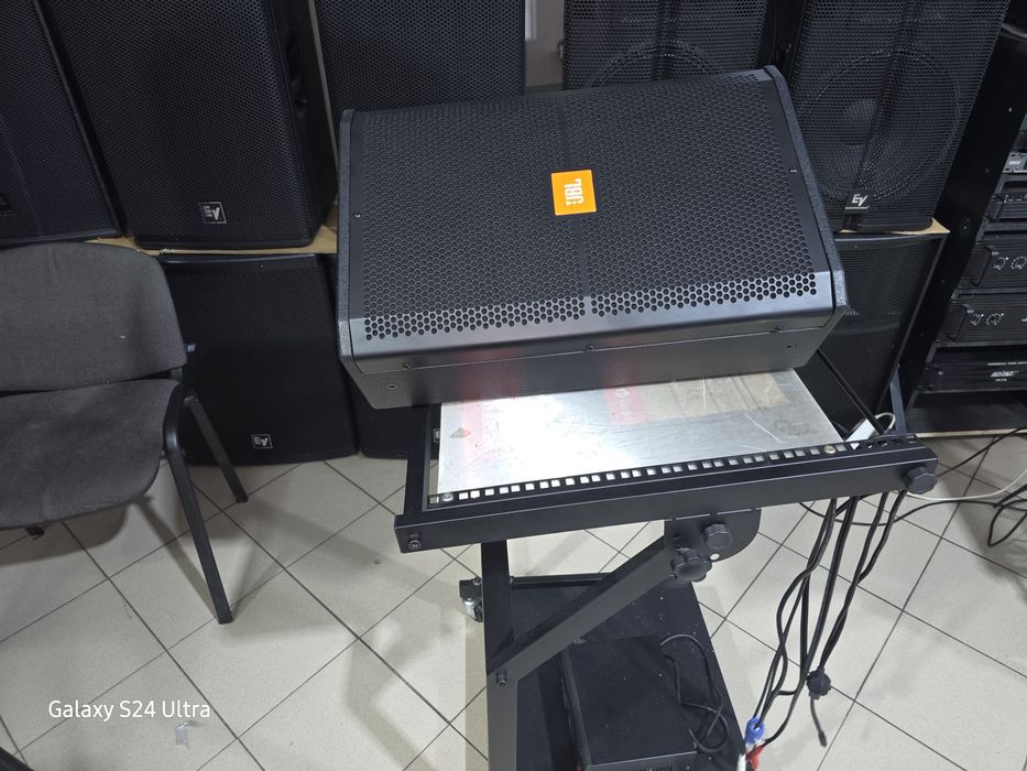 Колонка JBL для караоке бар