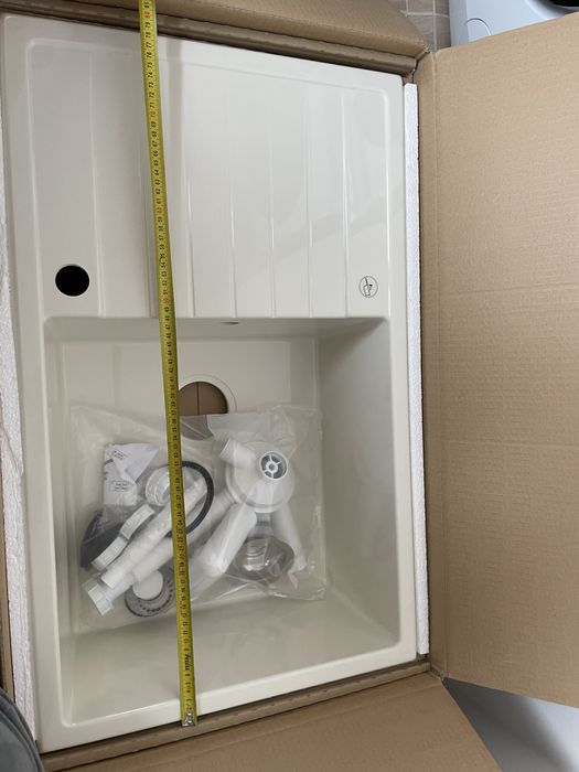 Бяла FAT мивка с десен плот и смесител