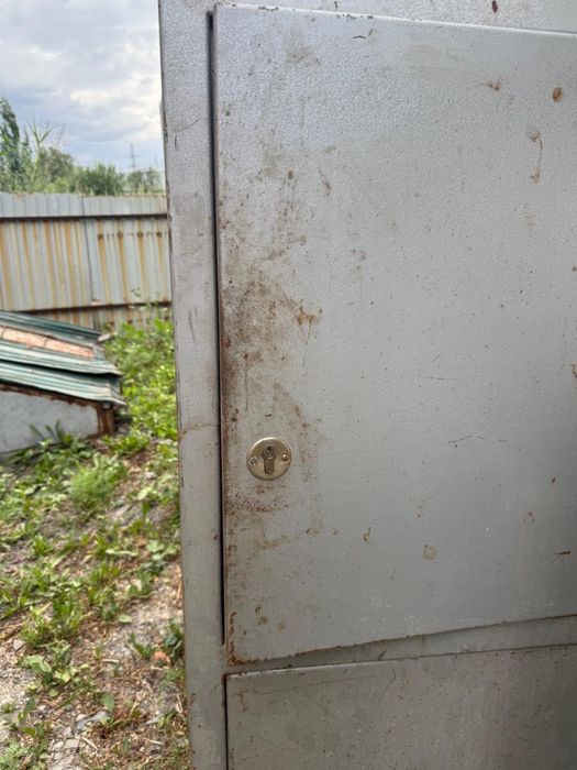 Продается сейф в хорошем состоянии