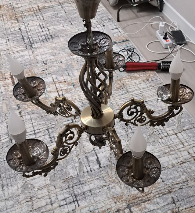 Продам люстру в хорошем состоянии