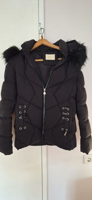 Зимно дамско яке с подвижна качулка